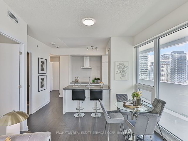 2203 - 2221 Yonge St