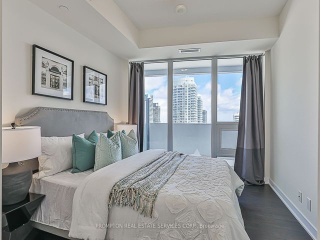 2203 - 2221 Yonge St