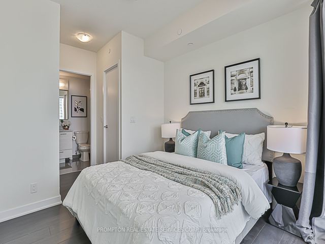 2203 - 2221 Yonge St