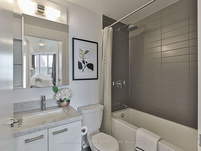 2203 - 2221 Yonge St