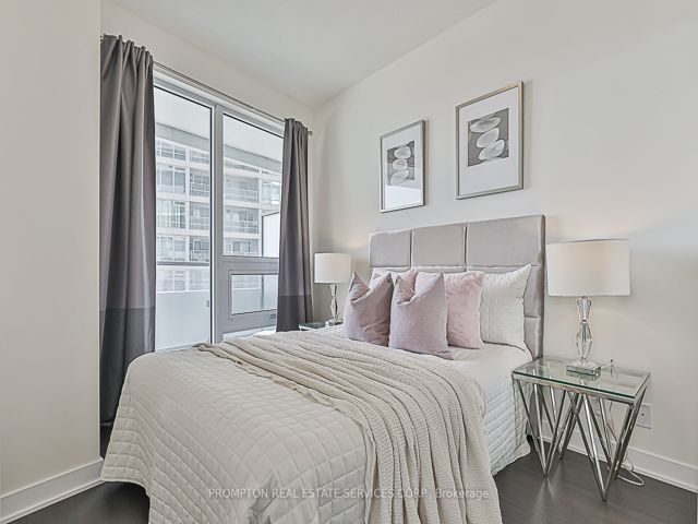 2203 - 2221 Yonge St
