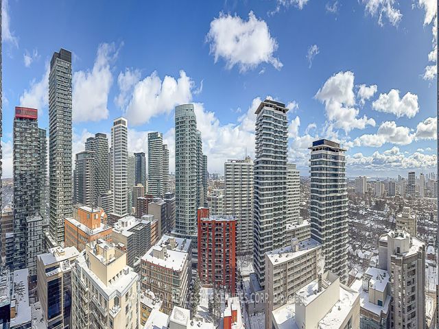 2203 - 2221 Yonge St