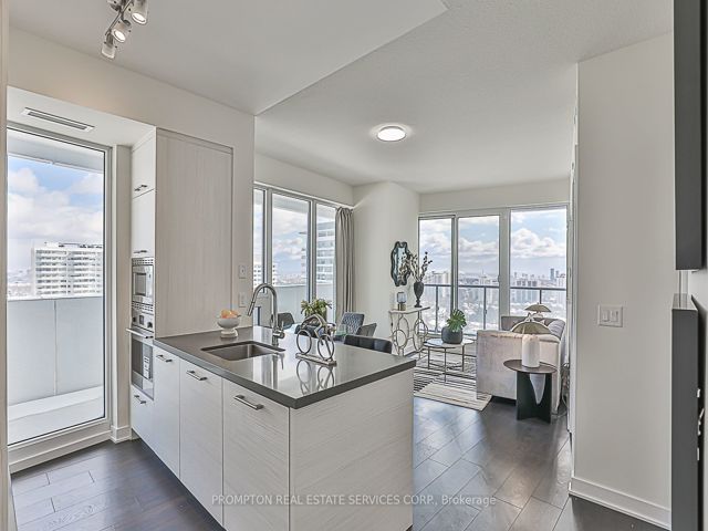 2203 - 2221 Yonge St