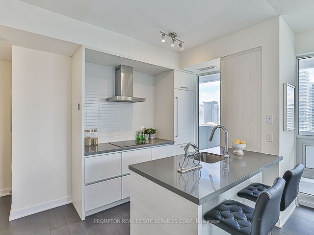 2203 - 2221 Yonge St