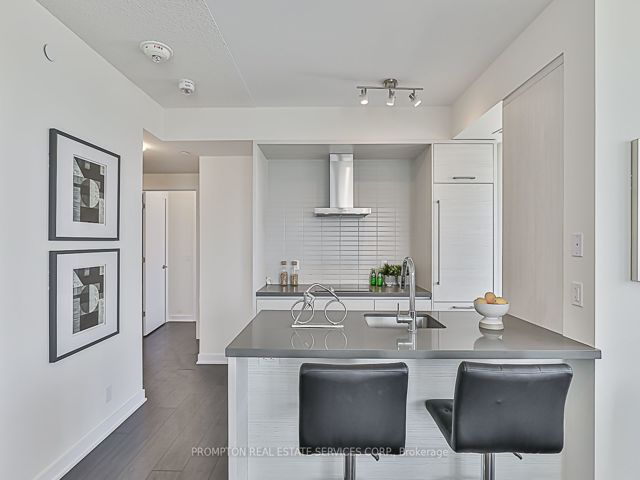 2203 - 2221 Yonge St