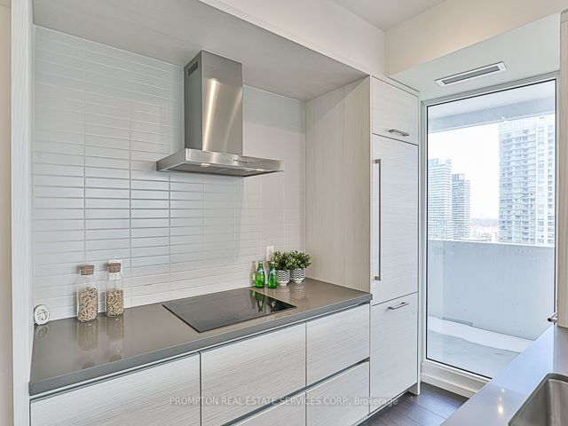 2203 - 2221 Yonge St