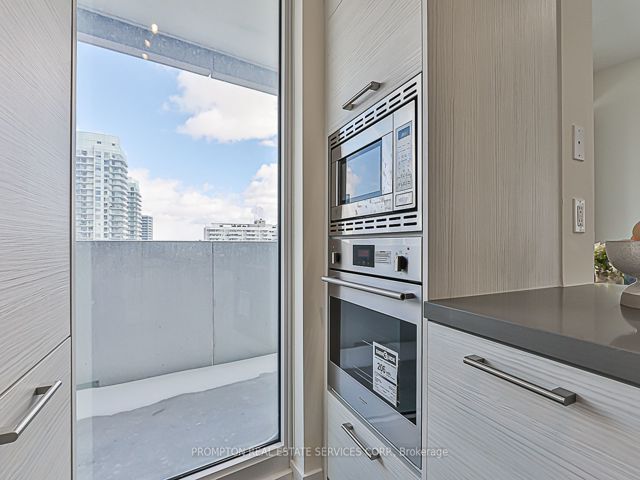 2203 - 2221 Yonge St
