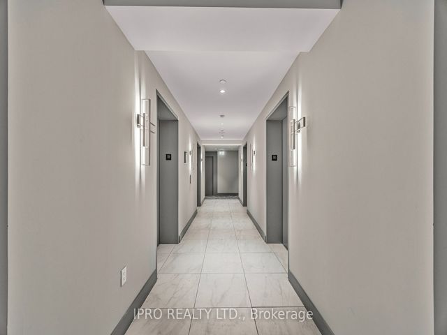 1811 - 50 O'neill Rd