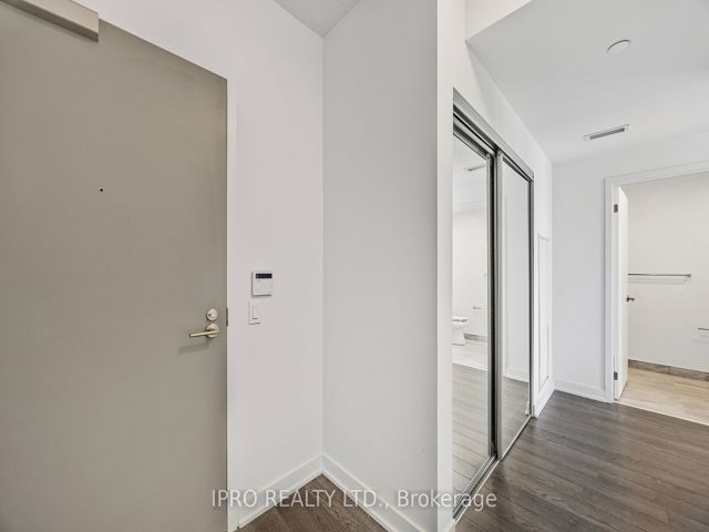 1811 - 50 O'neill Rd