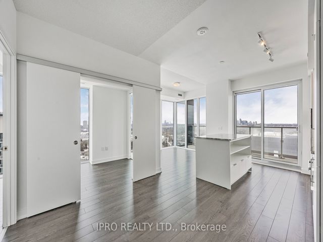 1811 - 50 O'neill Rd