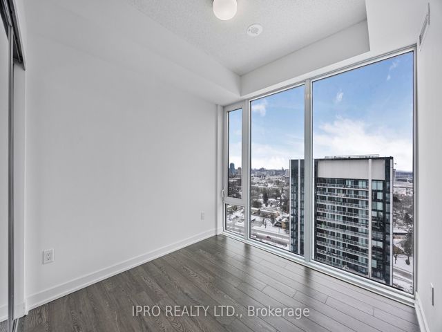 1811 - 50 O'neill Rd