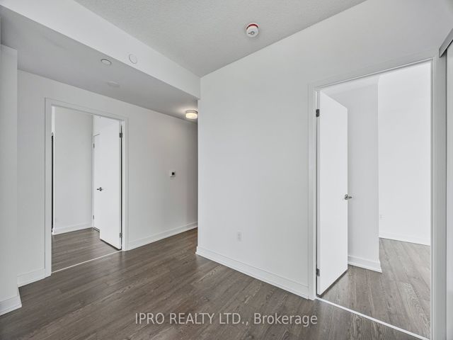 1811 - 50 O'neill Rd