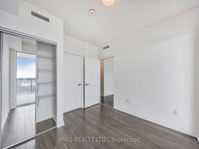 1811 - 50 O'neill Rd