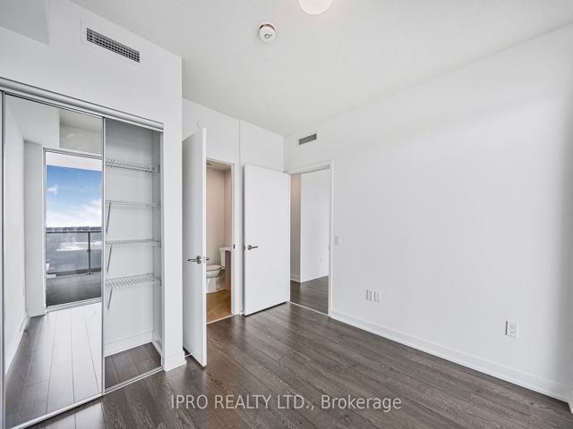 1811 - 50 O'neill Rd