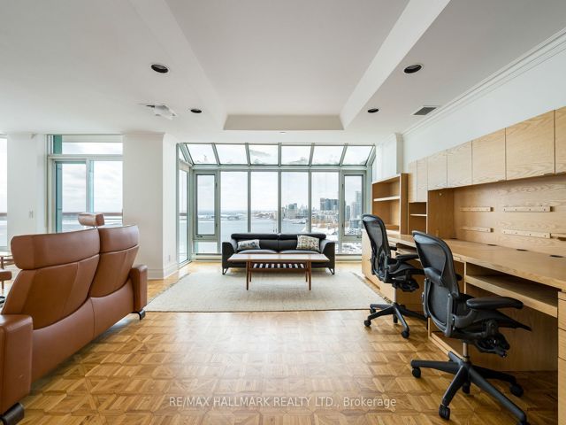 1108 - 211 Queens Quay W
