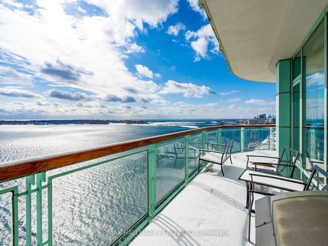 1108 - 211 Queens Quay W