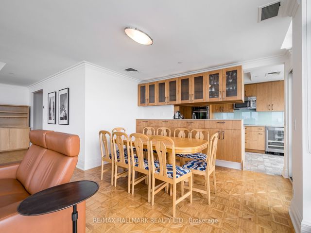 1108 - 211 Queens Quay W