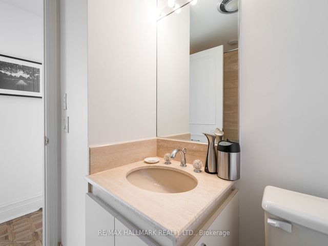 1108 - 211 Queens Quay W