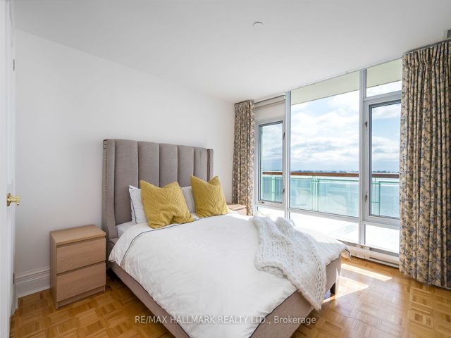 1108 - 211 Queens Quay W