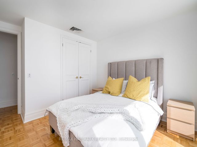 1108 - 211 Queens Quay W