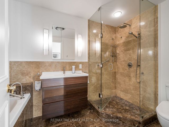 1108 - 211 Queens Quay W