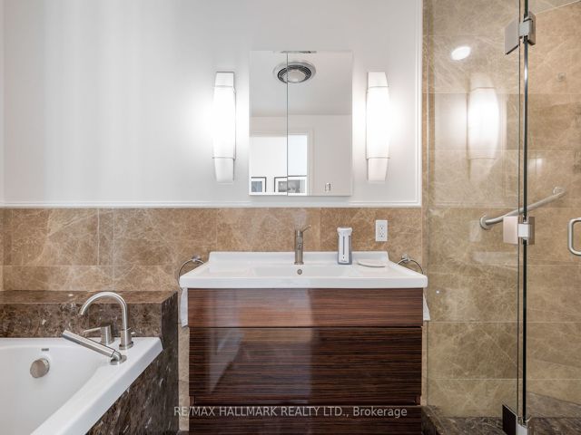 1108 - 211 Queens Quay W