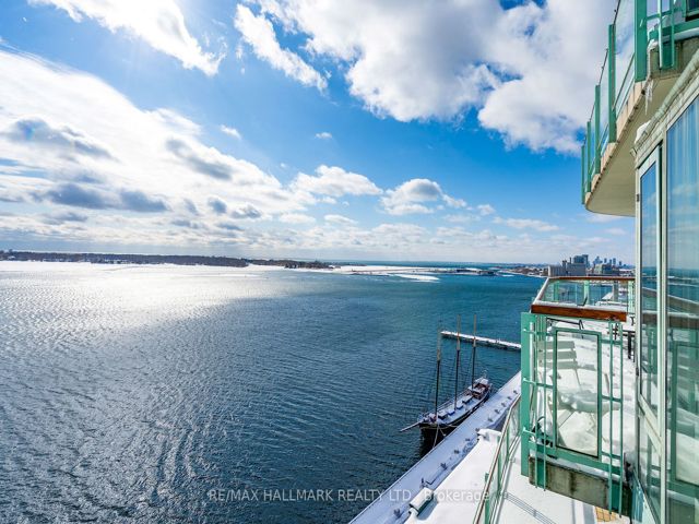 1108 - 211 Queens Quay W