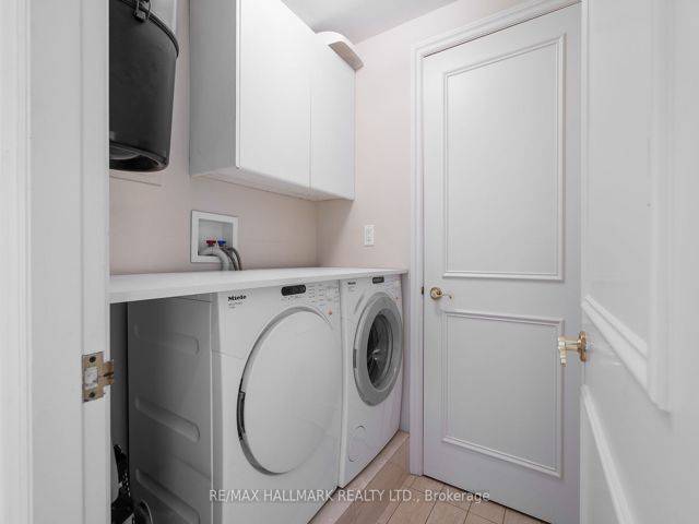 1108 - 211 Queens Quay W