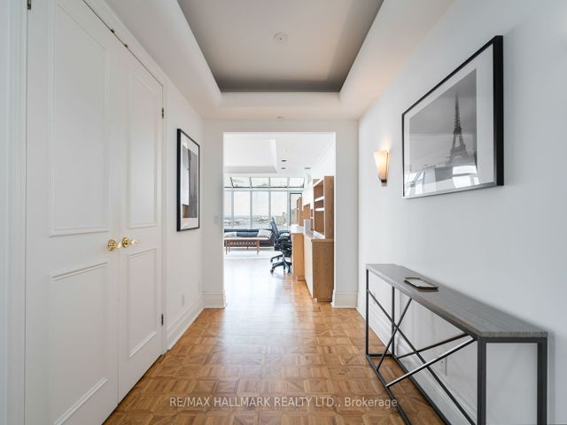 1108 - 211 Queens Quay W