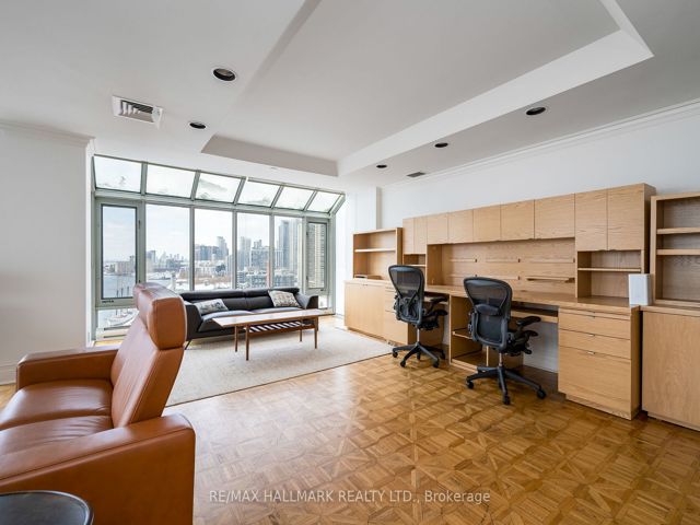 1108 - 211 Queens Quay W