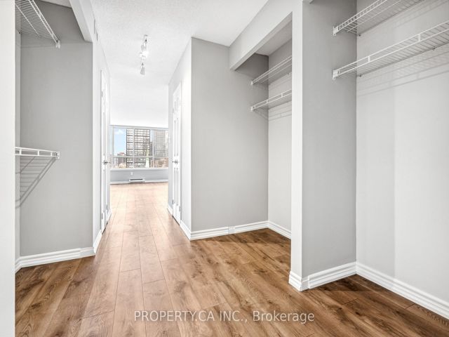 1106 - 130 Carlton St
