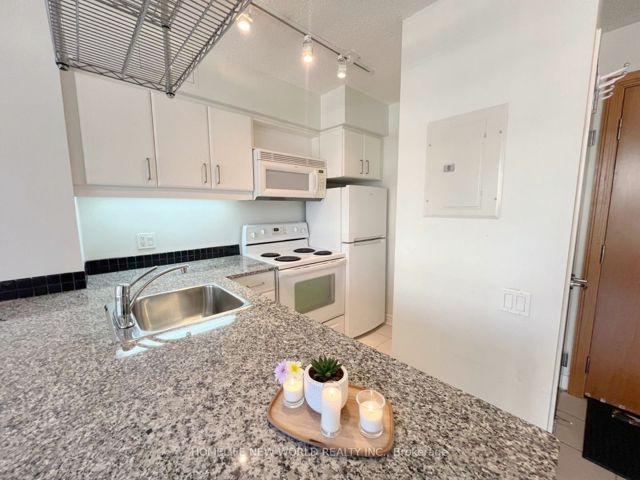 709 - 33 Sheppard Ave E