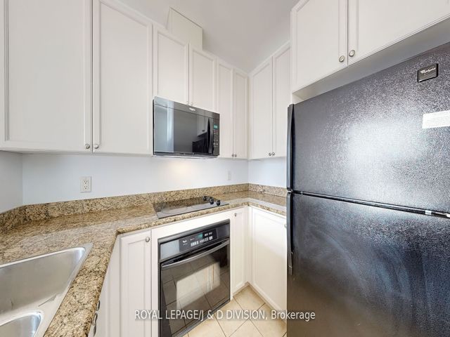 UPH01 - 245 Davisville Ave