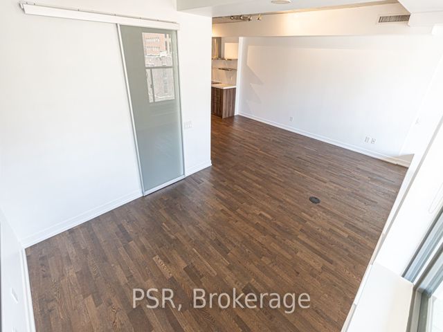 606 - 560 King St W