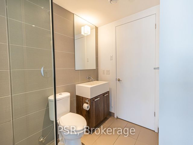 606 - 560 King St W