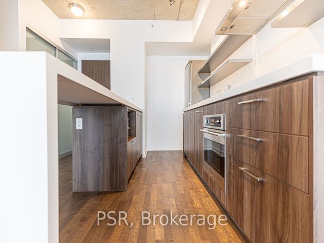 606 - 560 King St W