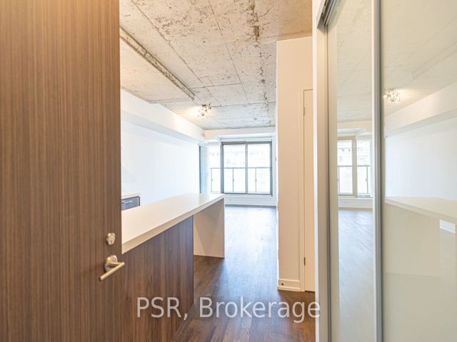 606 - 560 King St W