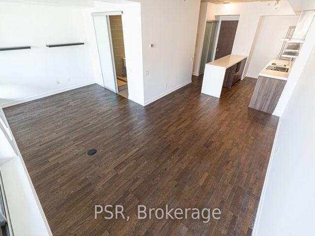 606 - 560 King St W