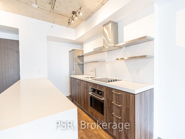 606 - 560 King St W