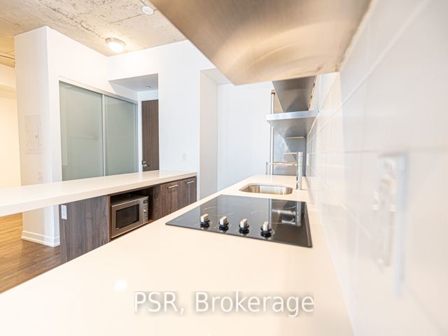 606 - 560 King St W