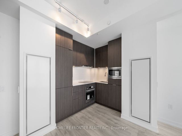 2608 - 7 Golden Lion Hts