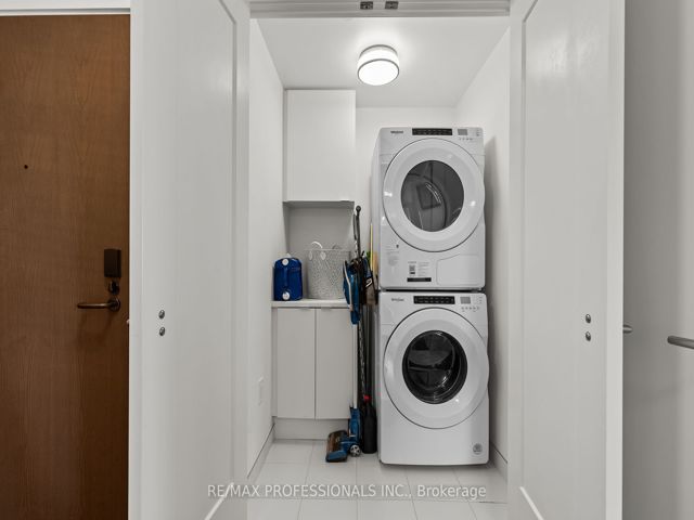320 - 30 Inn On The Park Dr