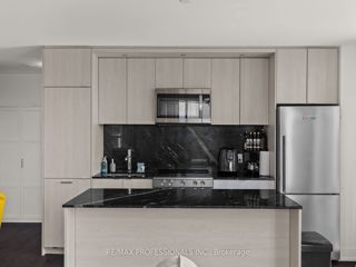 320 - 30 Inn On The Park Dr