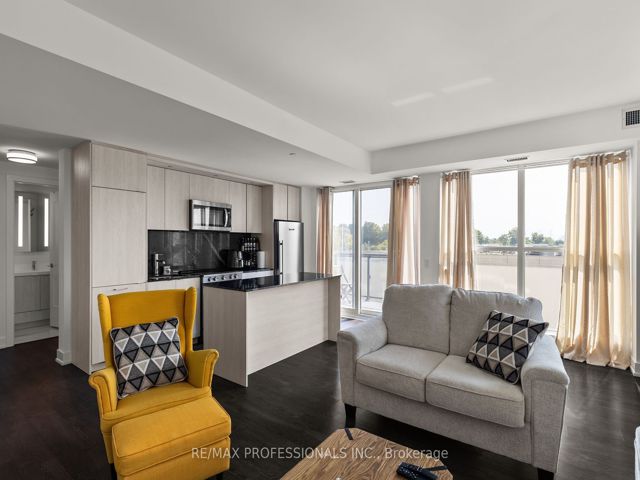 320 - 30 Inn On The Park Dr