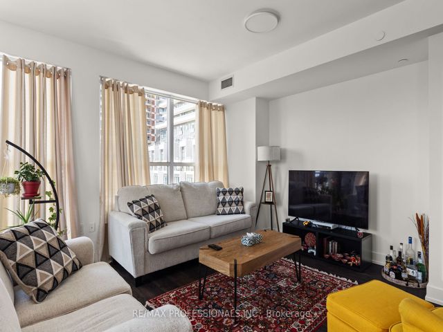 320 - 30 Inn On The Park Dr
