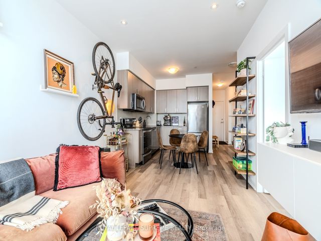 817 - 1603 Eglinton Ave W