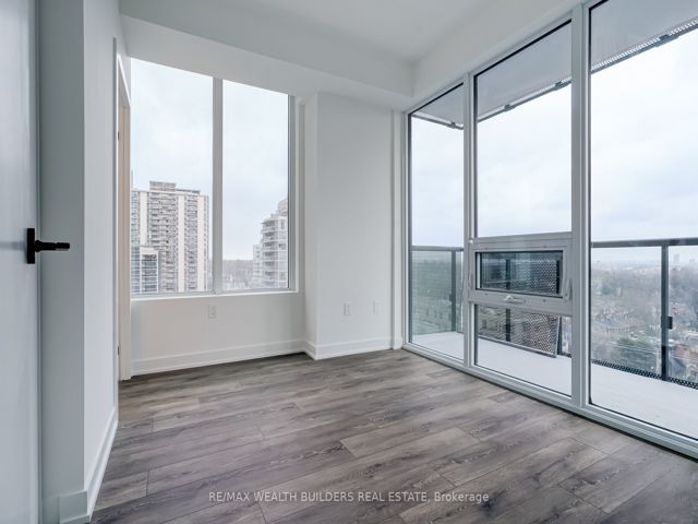 1009 - 117 Broadway Ave N