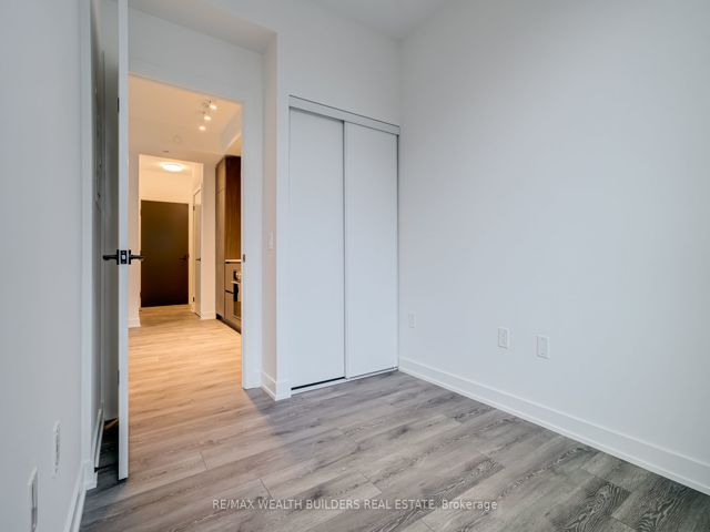 1009 - 117 Broadway Ave N