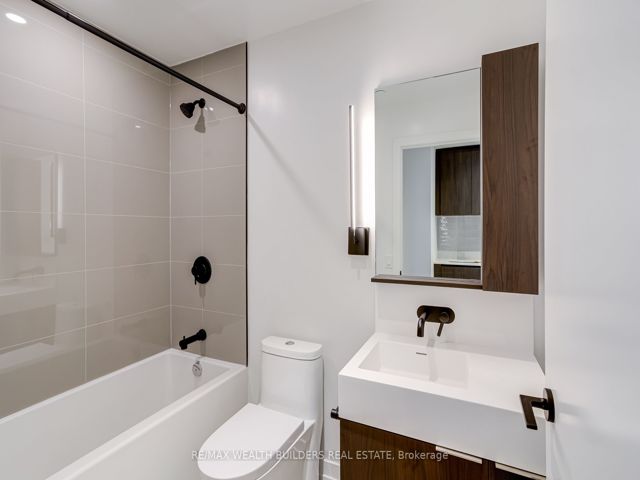 1009 - 117 Broadway Ave N