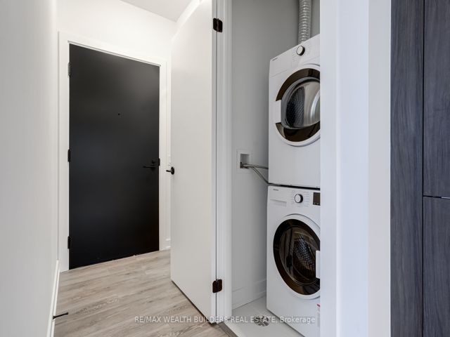 1009 - 117 Broadway Ave N